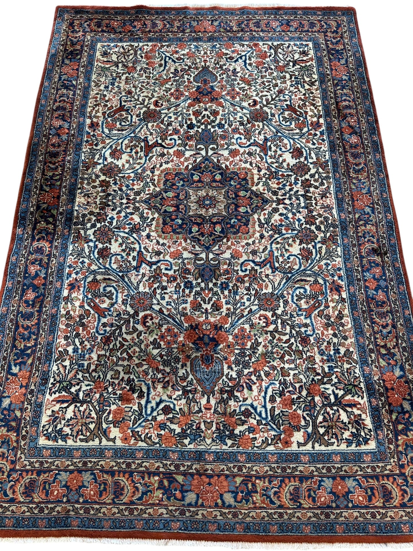 Vintage Persian Sarouk Wool Rug – 4’4” x 6’6” – Hand-Knotted Floral Medallion Design