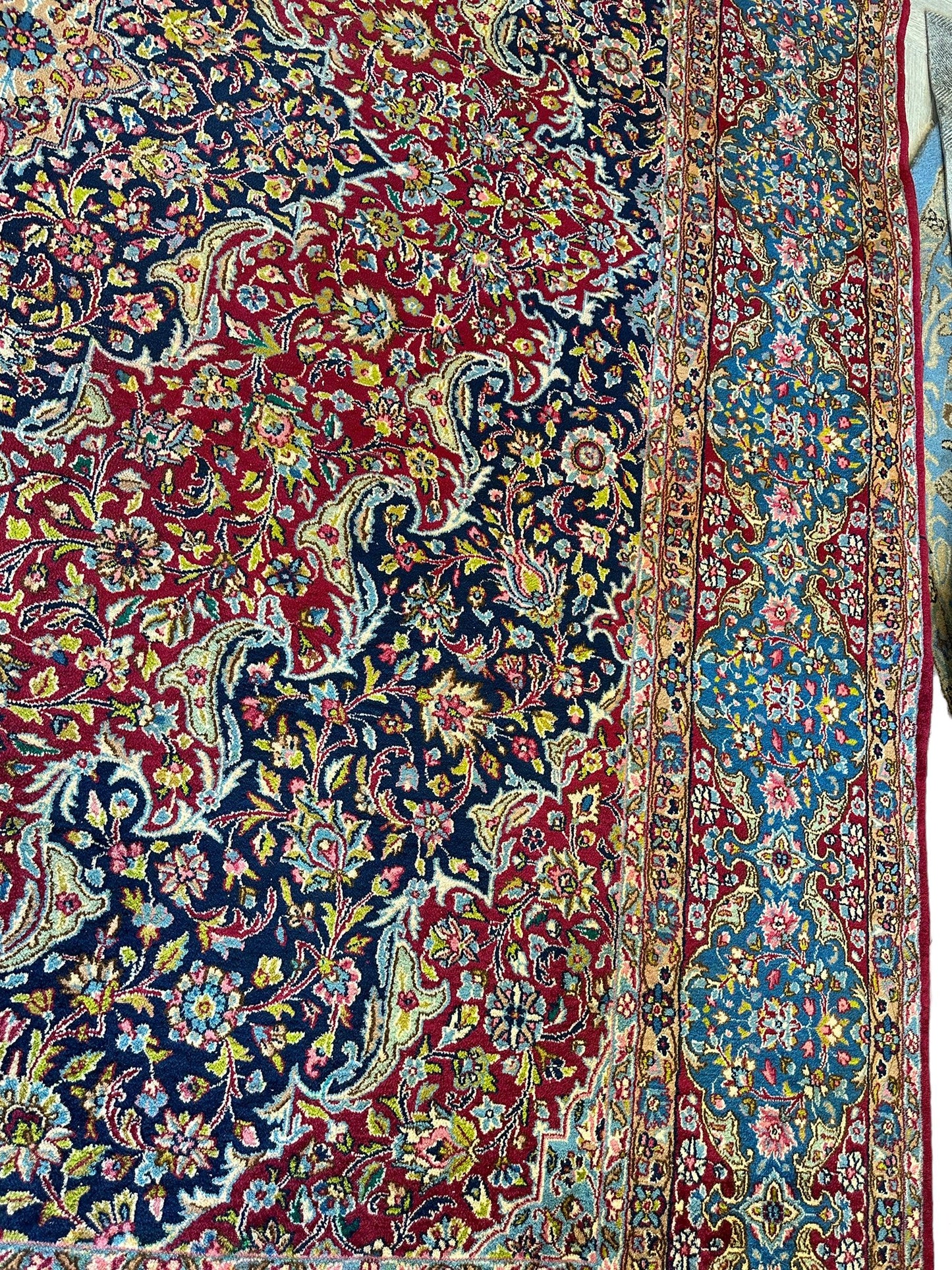 Exquisite Persian Vintage Medalian Rug 10 x 13