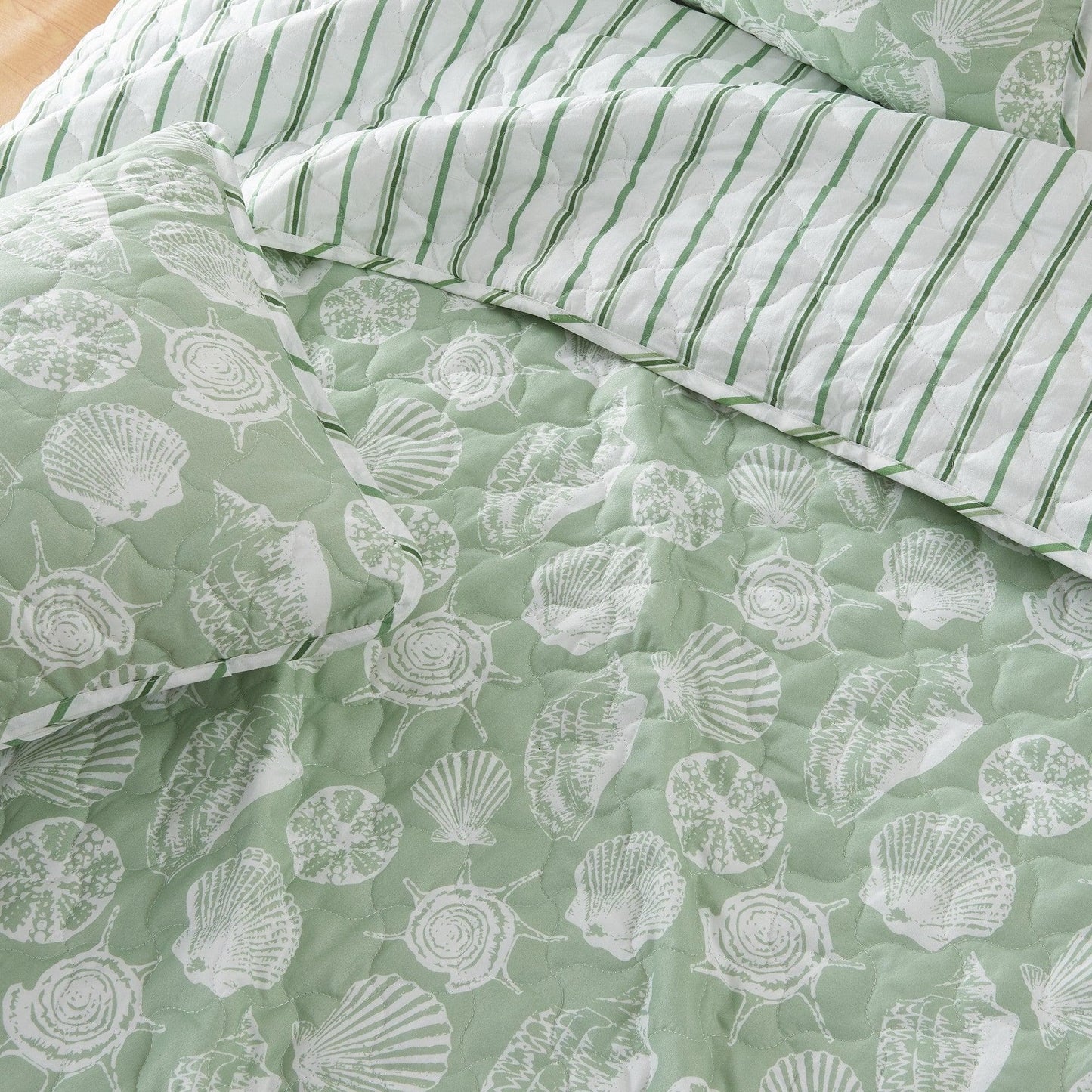Green Seashell Quilt - Emerald Bay