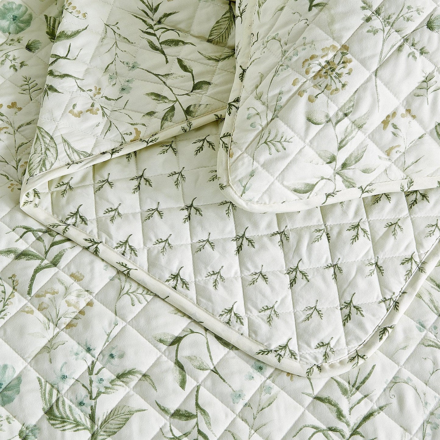 Floral Printed Microfiber Quilt Set - Glyndora Collection